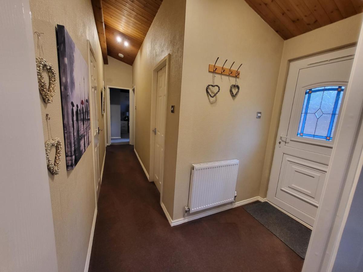 Cheerful 3 Bedroom Lodge At White Cross Bay Уиндермер Екстериор снимка