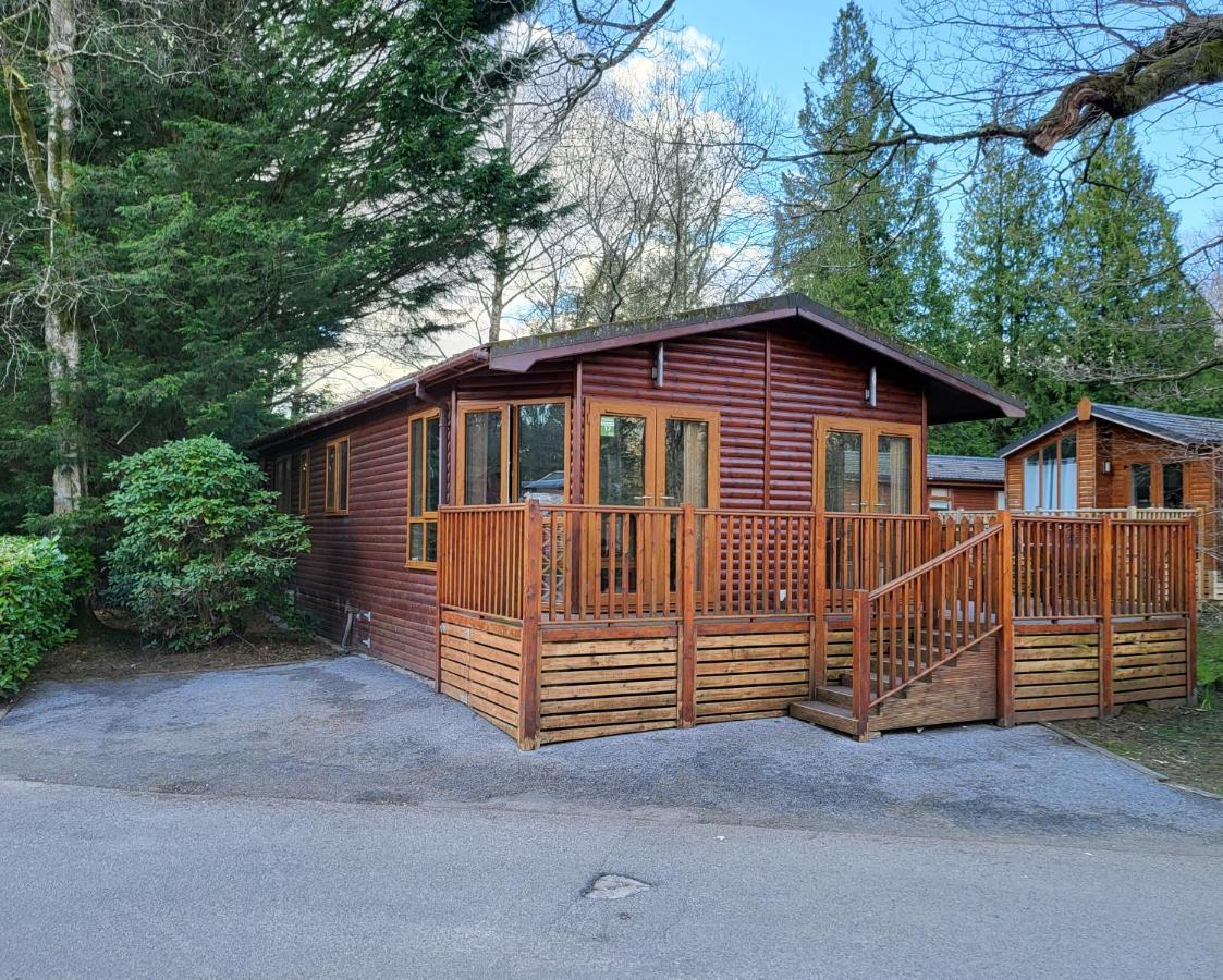 Cheerful 3 Bedroom Lodge At White Cross Bay Уиндермер Екстериор снимка